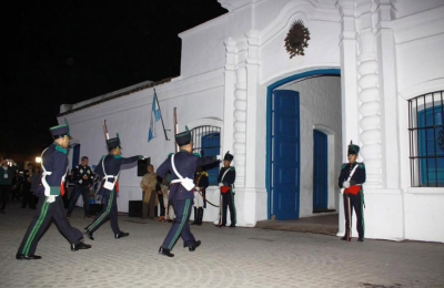 Otro día patrio dividido: el presidente celebra en Tucumán, la oposición al Obelisco