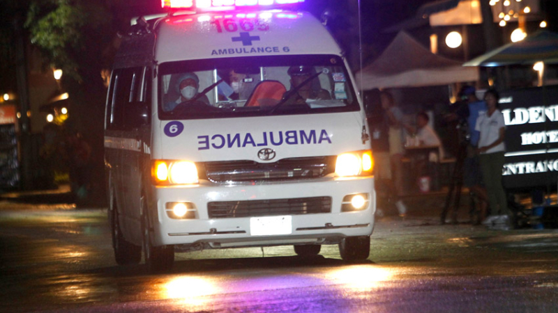 Rescataron a cuatro de los doce niños atrapados en la cueva en Tailandia