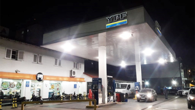 El río elevó su nivel y permitió la llegada de barcazas con combustible
