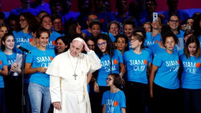 El papa contra “la libertad sin límites” ante 70.000 jóvenes en Roma
