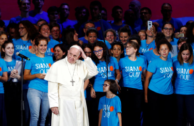 El papa contra “la libertad sin límites” ante 70.000 jóvenes en Roma