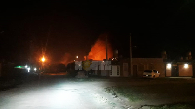 Incendio en un campo lindante con viviendas del Barrio STM