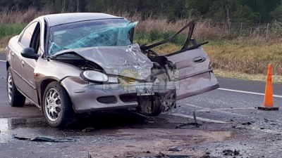 Dos autos chocaron de frente en la ruta 16: dos personas en grave estado