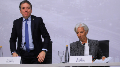 Argentina negocia un nuevo acuerdo con el FMI para mitigar la crisis económica