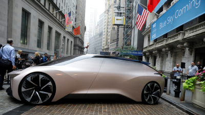 El vehículo eléctrico chino Nio se exhibe frente a la Bolsa de Nueva York