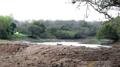 Aseguran que en Villa Fabiana se bloquearon los desagües naturales