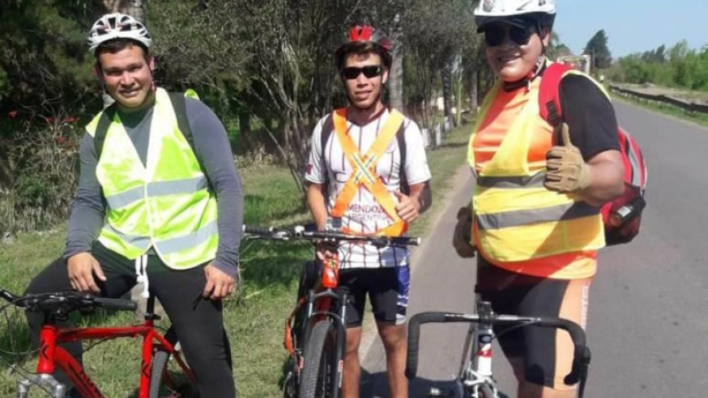 Tres ciclistas que viajaban a Itatí fueron atropellados por un camión