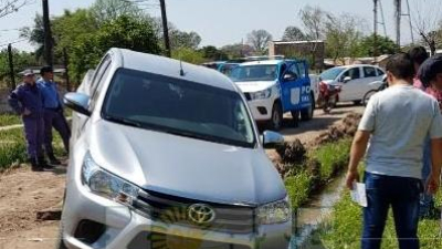Robaron una camioneta en Villa San Martín, cayeron en una zanja y pidieron ayuda a la policía