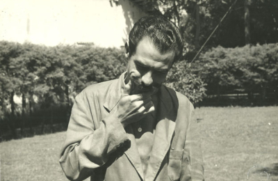Bajo la estela de René James Sotelo