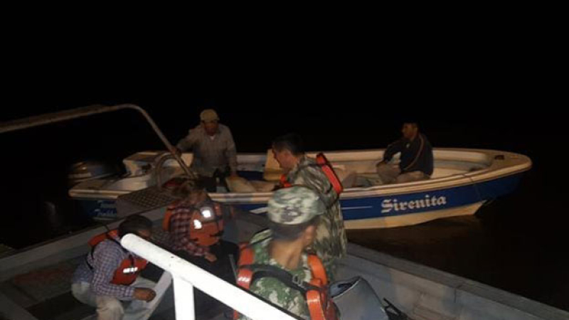 Los chocó un buque y fueron rescatados por Prefectura