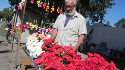 Menos afluencia y pocas ventas en alrededores del cementerio