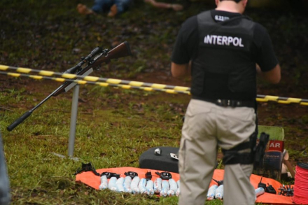 agentes-de-interpol-tambien-intervinieron-en-el-allanamiento-_860_573_1679910.jpeg