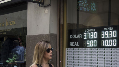 El dólar rozó los 40 pesos y tocó el valor más alto en casi dos meses