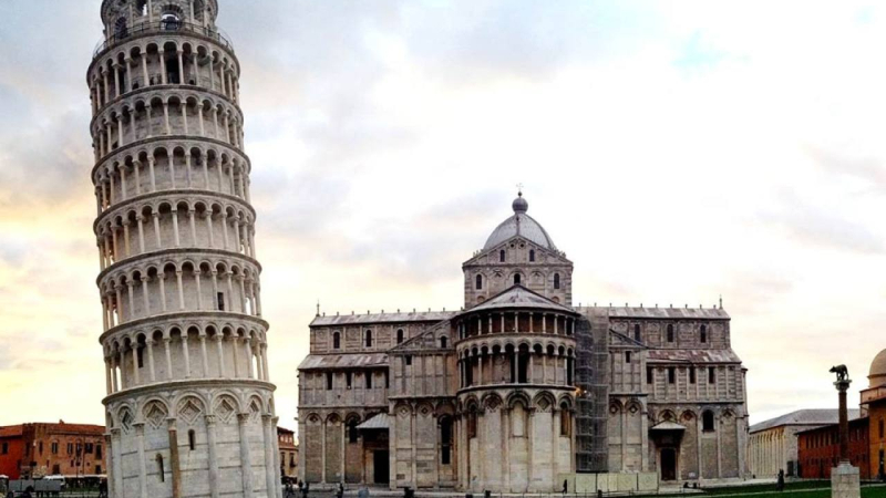 Afirman que la torre de Pisa se está enderezando