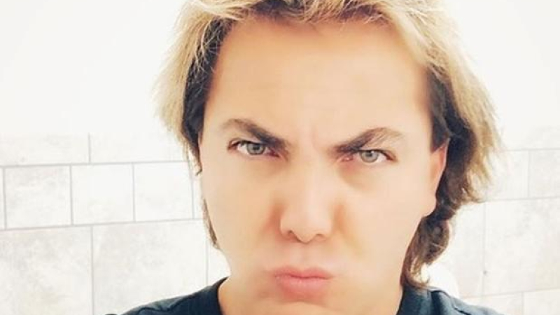 Cristian Castro confesó que toma leche en mamadera por las noches