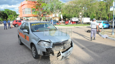 Un bebé pierde la vida en colisión de la moto en que iba con su familia y un radiotaxi