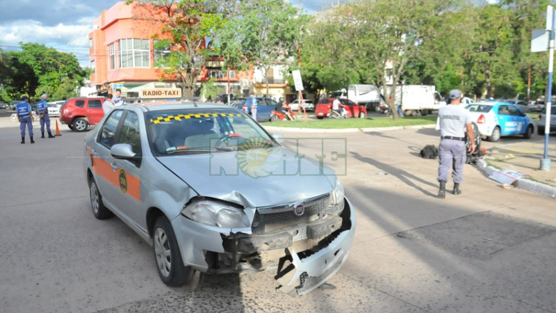 Un bebé pierde la vida en colisión de la moto en que iba con su familia y un radiotaxi
