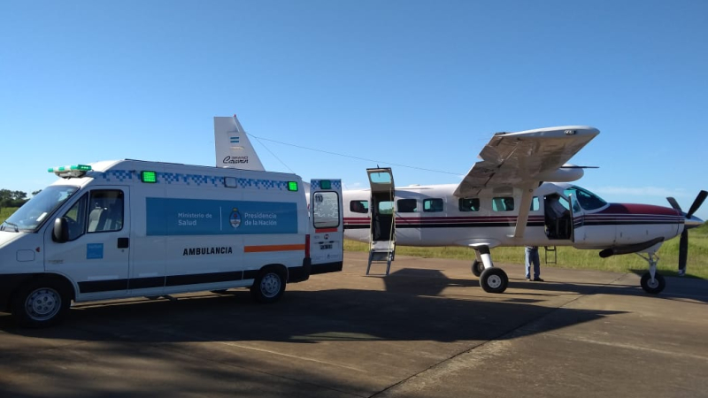 El gobierno concretó el aerotraslado de una pequeña de 11 días