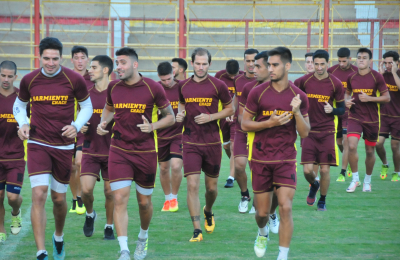 Sarmiento, con un jugador menos, venció a Boca Unidos