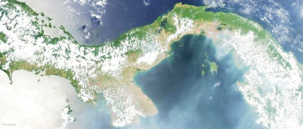 Imagen de satélite del Istmo de Panamá.jpg