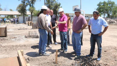 Peppo supervisó los trabajos en el micro estadio de Villa Ángela