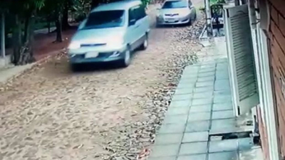 Policías paraguayos imputados por balear un transporte escolar y herir a dos niñas