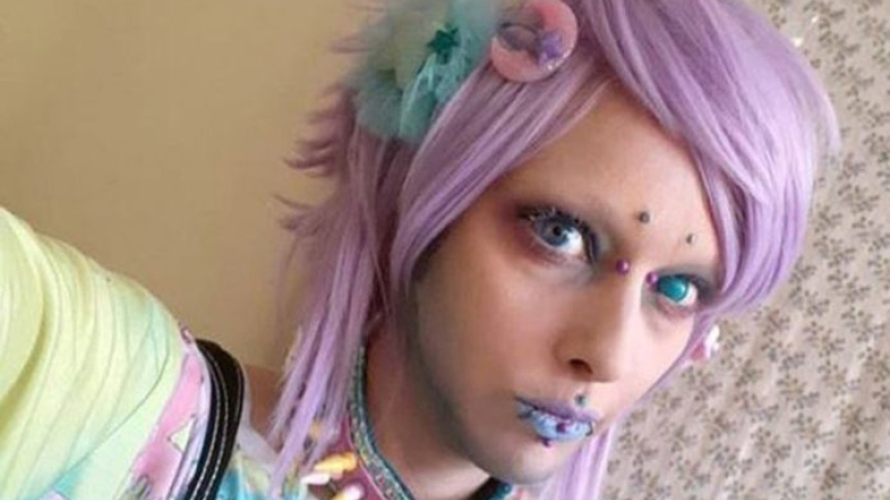Nació mujer, se hizo hombre trans y ahora dice ser un extraterrestre