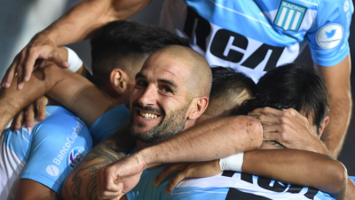 Racing consolidó su liderato desde el vestuario