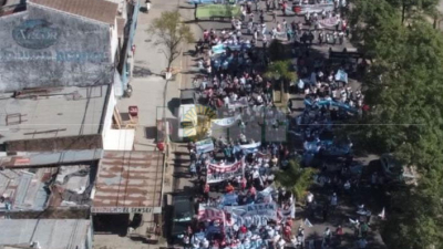 Los docentes marcharon al Ministerio de Educación