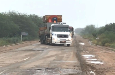 Productores y transportistas se quejan por el estado de abandono de la ruta 16