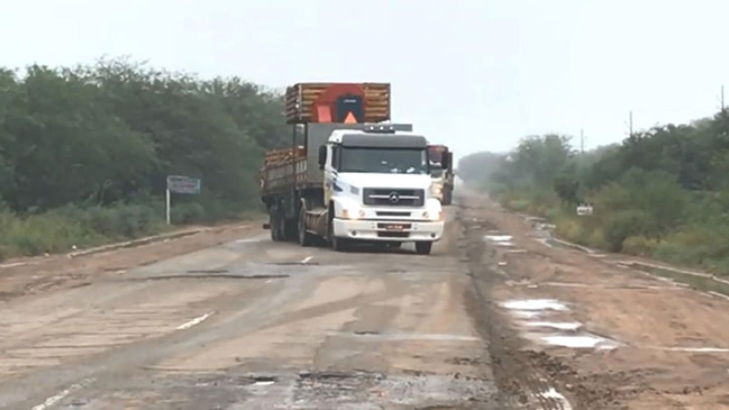 Productores y transportistas se quejan por el estado de abandono de la ruta 16