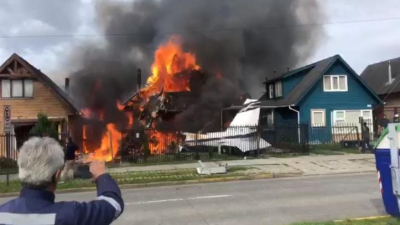 Así impactaba la avioneta sobre una casa en Chile: al menos 6 personas muertas