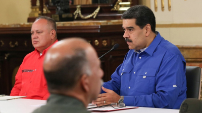 Maduro prohíbe vuelos de EEUU sobre su espacio aéreo y expulsa a sus empresas aéreas