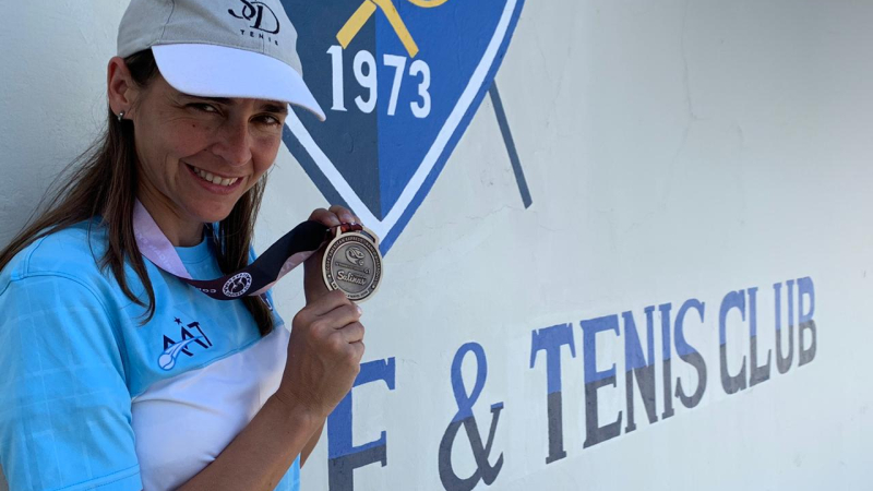 La chaqueña Silvina Delgado campeona en singles y dobles en torneo de Ecuador