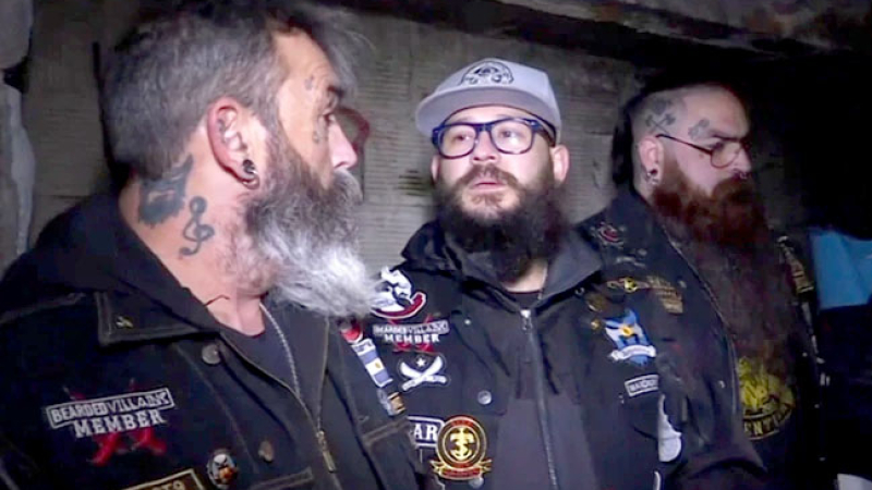 "Villanos barbudos", los rockeros que recorren la noche porteña para ayudar a la gente en situación de calle