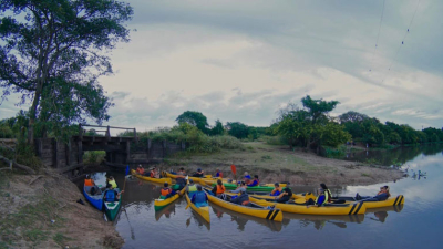 Campamento cultural y ecológico en el río Negro