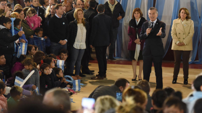 Macri eludió el Monumento a la Bandera y encabezó un acto en un club de barrio