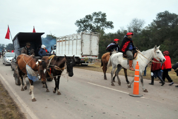 Demostración de fe por San Pantaleón en la tradicional Cabalgata
