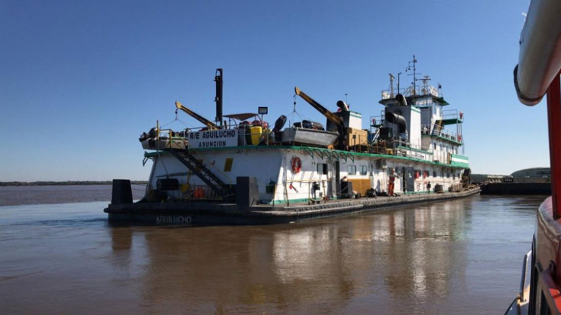 Se desprendieron ocho barcazas de un convoy y navegan a la deriva por el Paraná