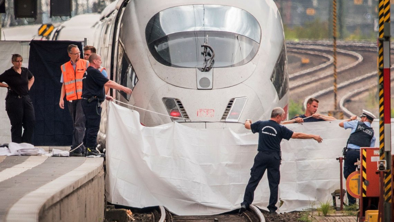 Alemania: un hombre arrojó a una mujer con su hijo a las vías tren de alta velocidad