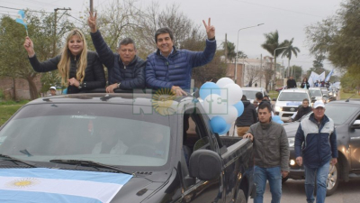 Con una multitudinaria caravana y el último mensaje de Peppo, la lista 501 Celeste y Blanca cerró su campaña