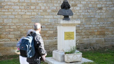 Una ciudad de Francia celebra al “rey” francés de la Araucanía