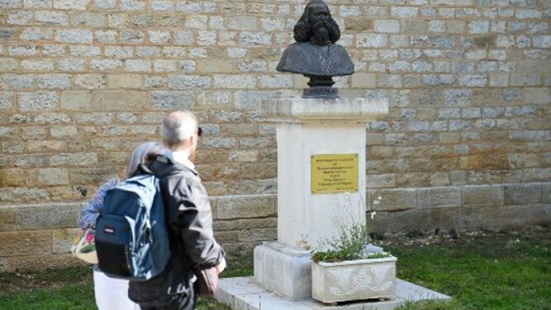 Una ciudad de Francia celebra al “rey” francés de la Araucanía
