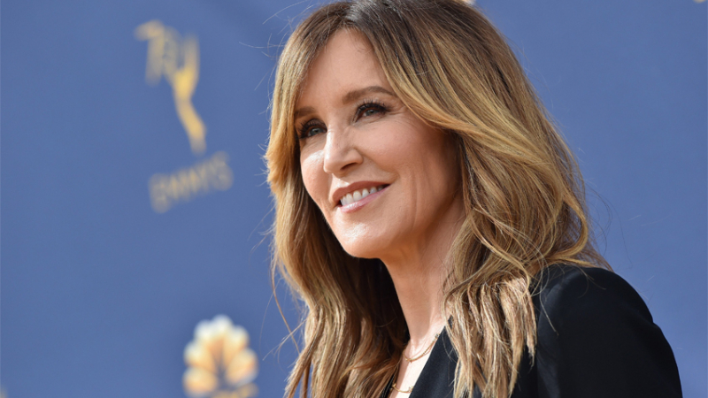 La actriz Felicity Huffman, a la corte por un escándalo universitario en EEUU