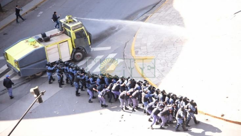 Enfrentamiento y disparos en Casa de Gobierno
