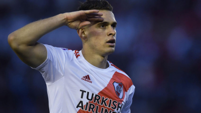 Una ráfaga goleadora de Santos Borré terminó con las chances de Patronato