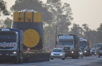 Pasó por Sáenz Peña la primera turbina para la repotenciación de la represa de Yacyretá