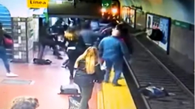Una pesadilla: se quedó dormido y empujó a una mujer a las vías del subte