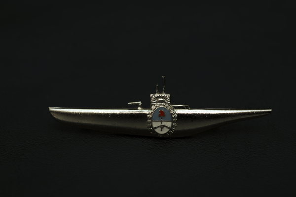 Emblema de Submarinista, perteneciente al Suboficial Segundo Ricardo Gabriel Alfaro Rodríguez