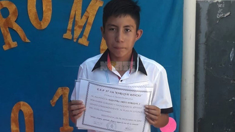La historia de Jesús: vende verduras y terminó la primaria con asistencia perfecta